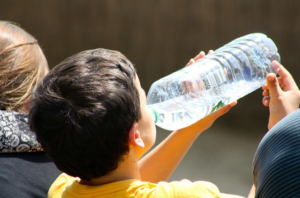 hygiène de vie boire de l’eau hydratation rafraîchissement santé désaltération